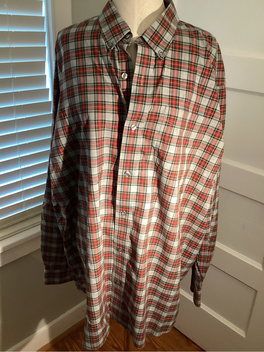 L.L. Bean Men's NO IRON Red, Gray and Green Plaid Button-Down Long Sleeve Shirt